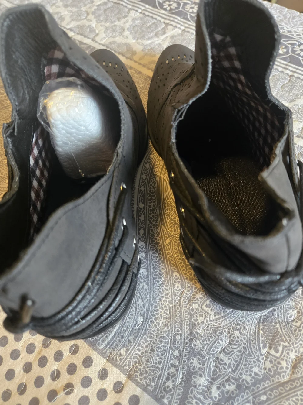Women's Cowgirl Black/Dark Gray Cutout Faux Suede Ankle Boots Size 9.5